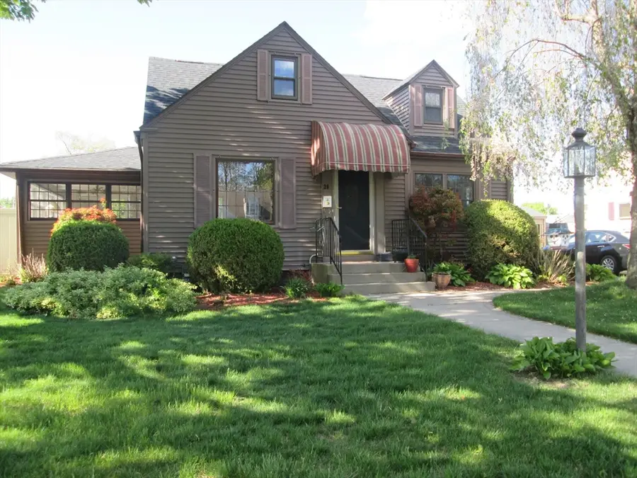 28 Clairmont Ave, Chicopee, MA 01013 - #2
