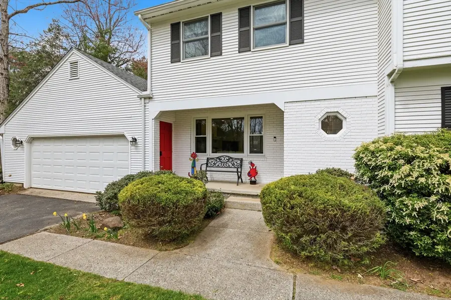 44 Canterbury Ln, Longmeadow, MA 01106 - #2
