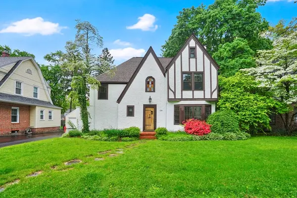 158 Wenonah Rd, Longmeadow, MA 01106