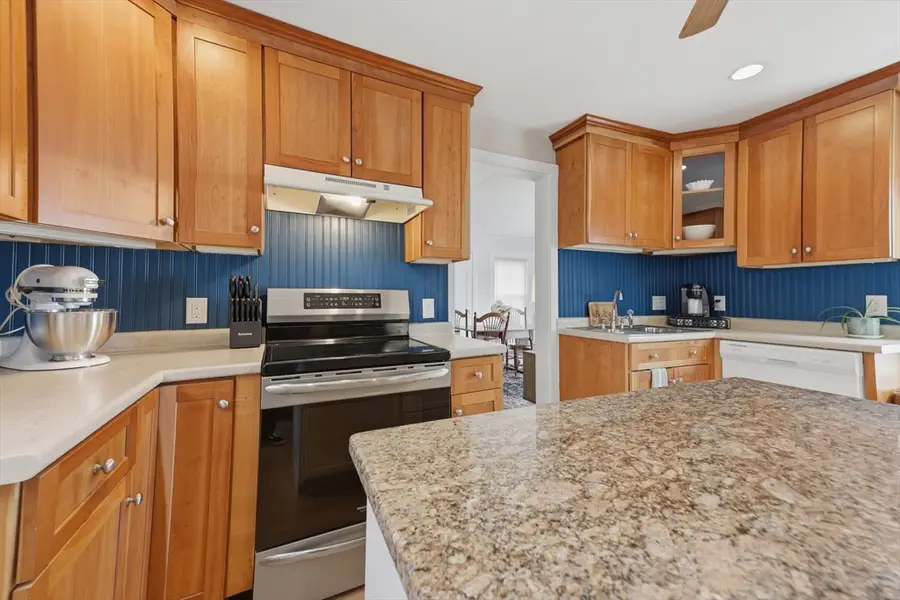 6 Wells Ave #D, Amesbury, MA 01913 - #3