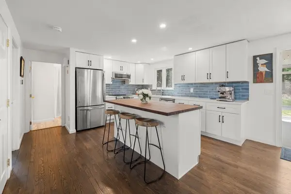 25 Moon Compass Ln, Sandwich, MA 02563