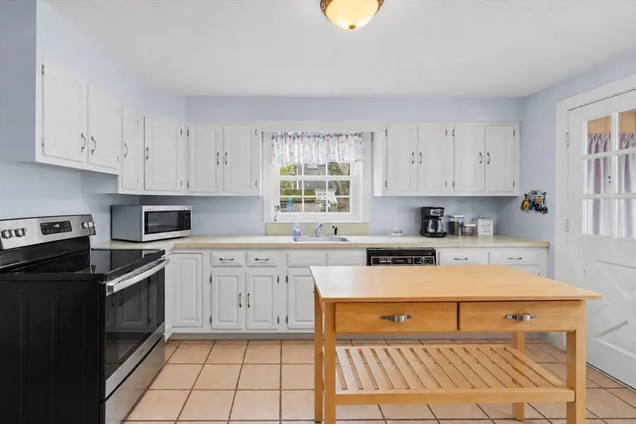 186 W Harvard St, Brockton, MA 02301 - #3