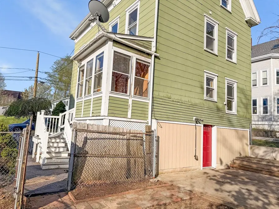 26 Arlington St, Amesbury, MA 01913 - #3