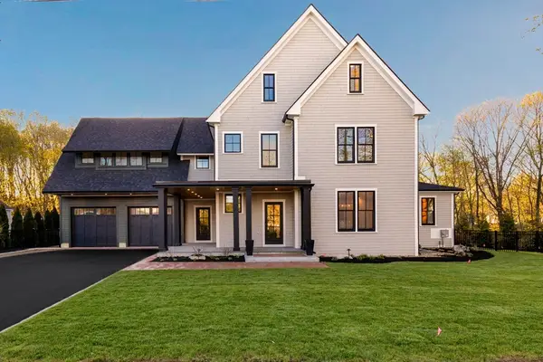 12 Roosevelt Pl, Newburyport, MA 01950