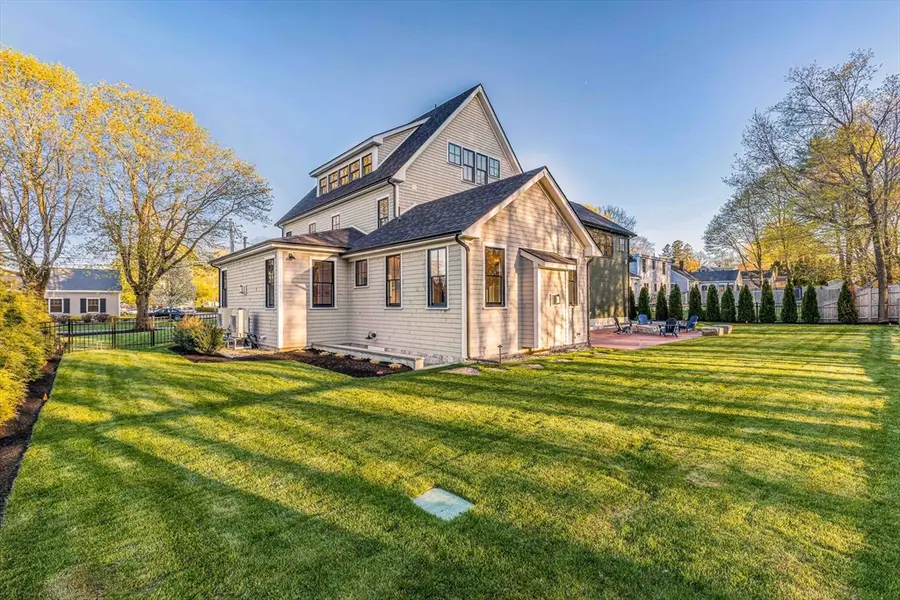 12 Roosevelt Pl, Newburyport, MA 01950 - #3