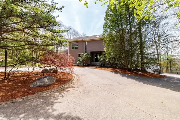 35 Hickory Dr, Worcester, MA 01609