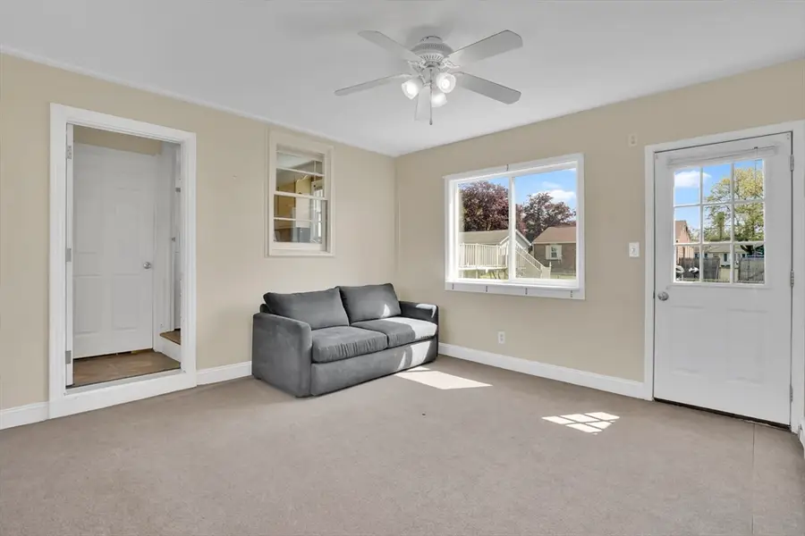 35 Sherwood St, Chicopee, MA 01013 - #3