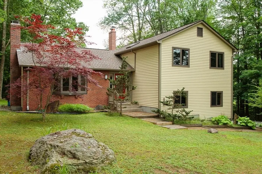 305 Strong St, Amherst, MA 01002 - #2