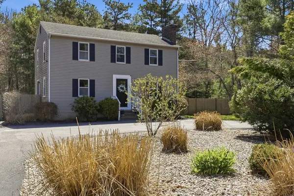 106 Bourne Rd, Plymouth, MA 02360