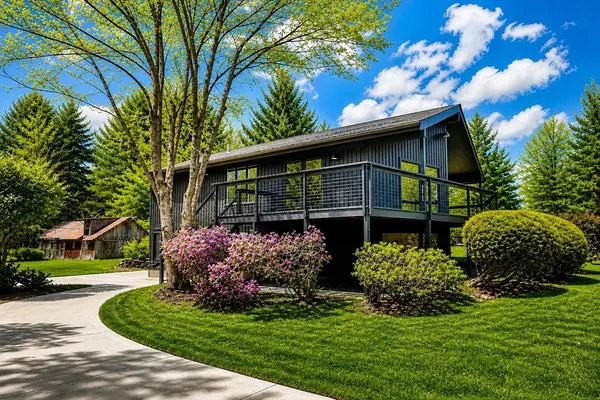 504 Skyline Trl, Chester, MA 01011