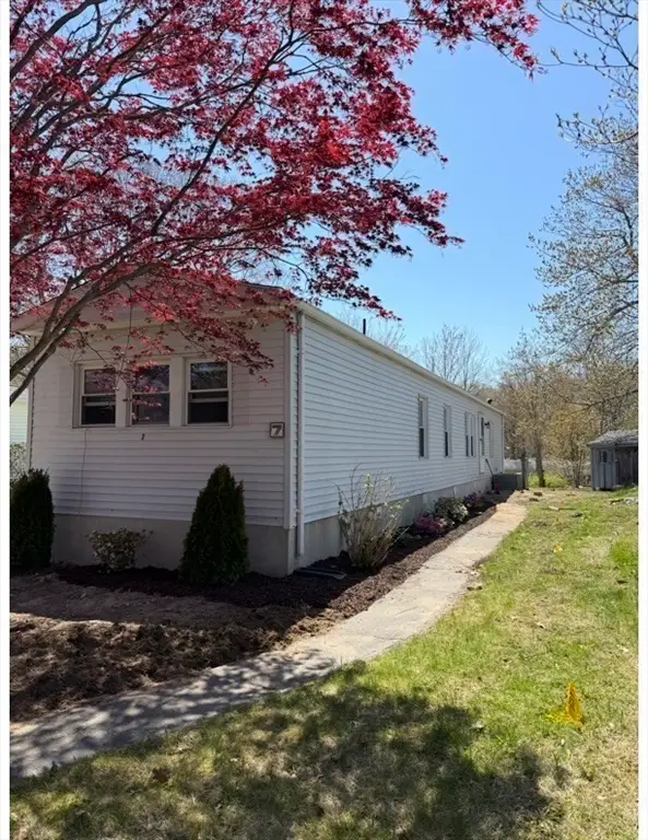 7 Chestnut St, Rockland, MA 02370 - #2