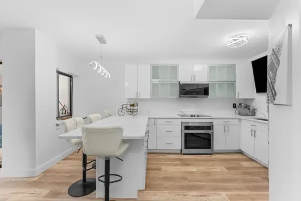 300 Lynn Shore Dr #210, Lynn, MA 01902