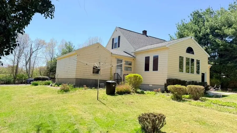 1206 Old North St, Somerset, MA 02726 - #2