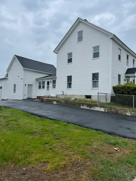 192 Hildreth St, Lowell, MA 01850