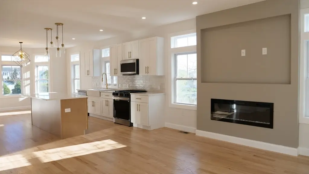 10 Banks St, Brockton, MA 02302 - #1
