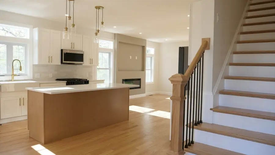 10 Banks St, Brockton, MA 02302 - #3