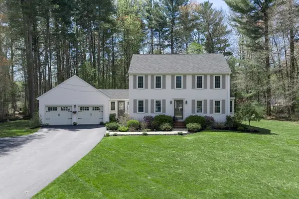 5 Spring St, Douglas, MA 01516