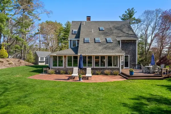 19 Saltmeadow Ln, Duxbury, MA 02332