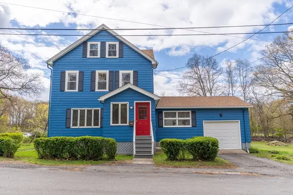 8 Linwood St, Webster, MA 01570