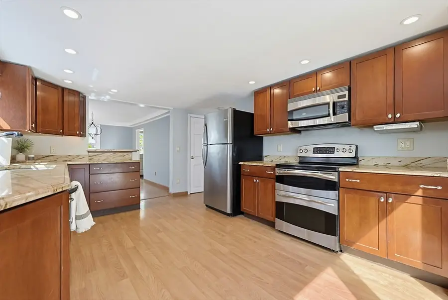 25 Stagecoach Rd, Leominster, MA 01453 - #3