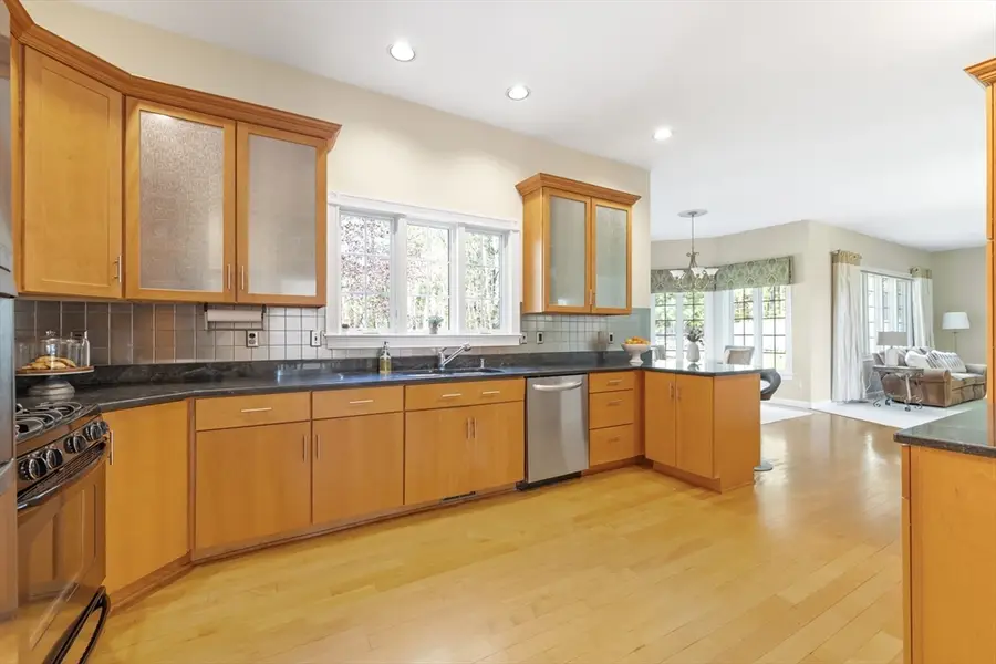 108 Kelleher St, Marlborough, MA 01752 - #3