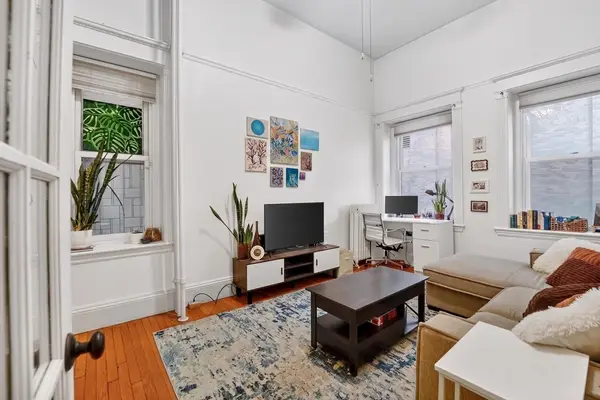 8 Garrison St #111, Boston, MA 02116