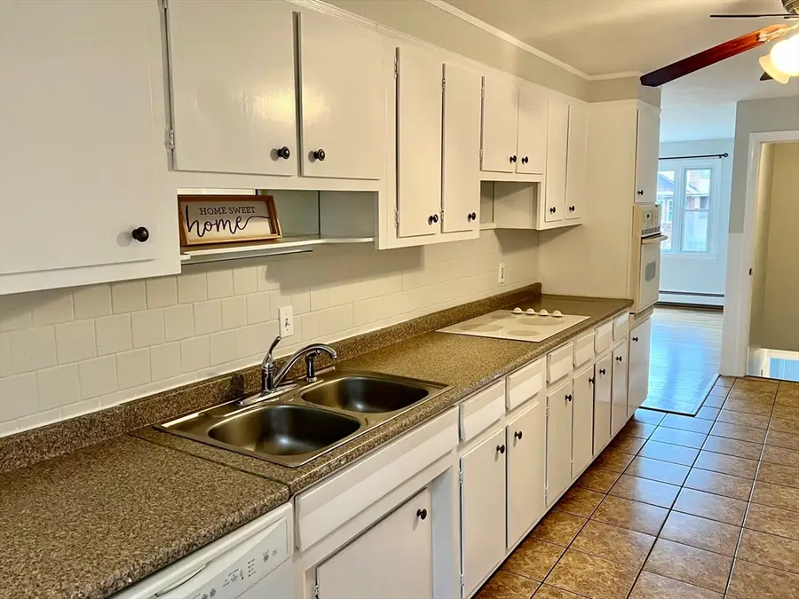 61 Richmond Ave, Worcester, MA 01602 - #2