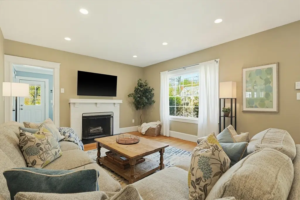 24 Maskwonicut St, Sharon, MA 02067 - #1