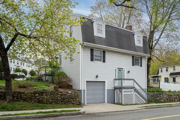 17 John St, Reading, MA 01867