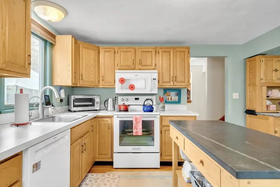 17 John St, Reading, MA 01867 - #3