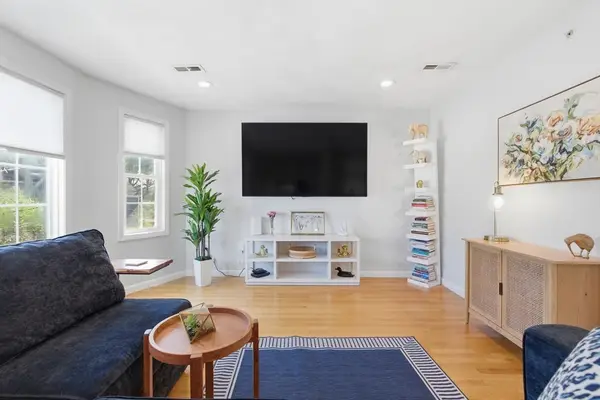 138 Horace St #3, Boston, MA 02128