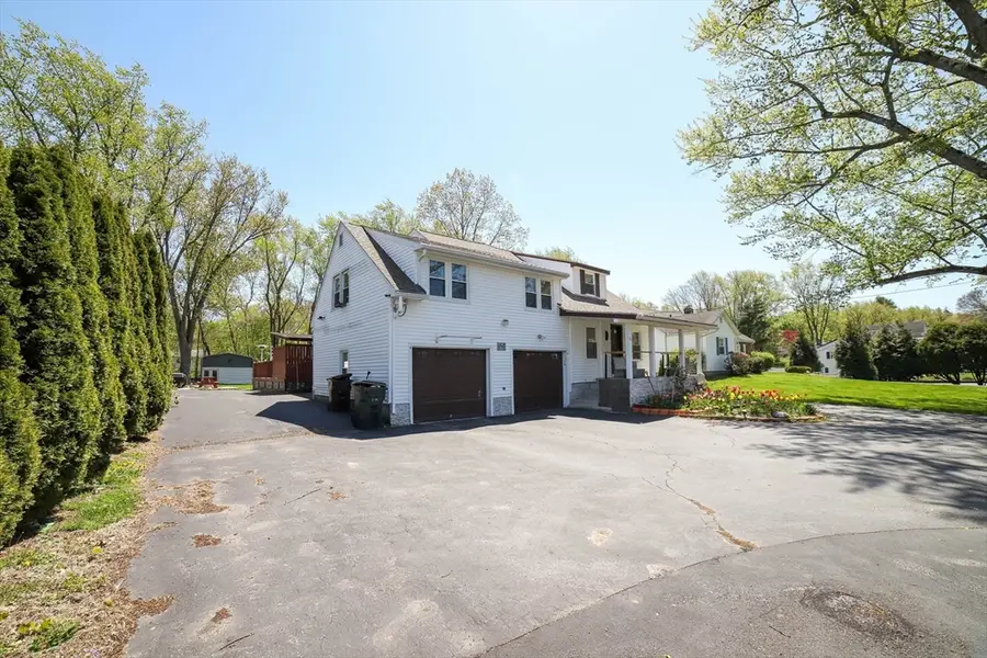 11 Hampton St, Auburn, MA 01501 - #3