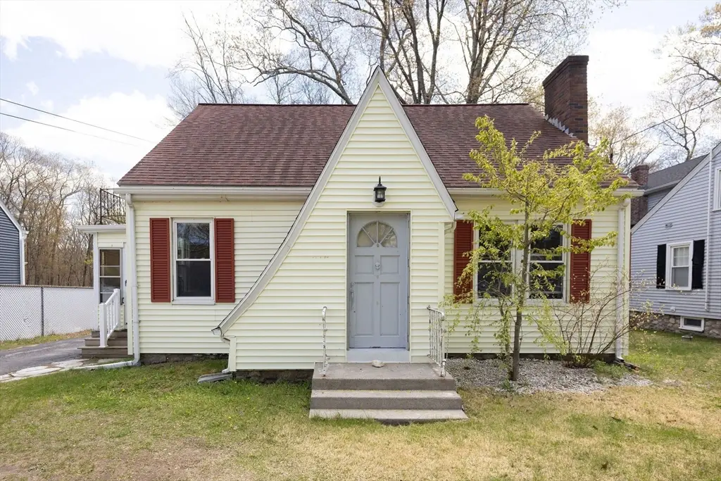 217 W Main St, Dudley, MA 01571 - #1