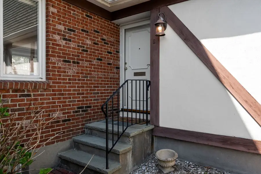 32 Linden St #5, Wellesley, MA 02482 - #2