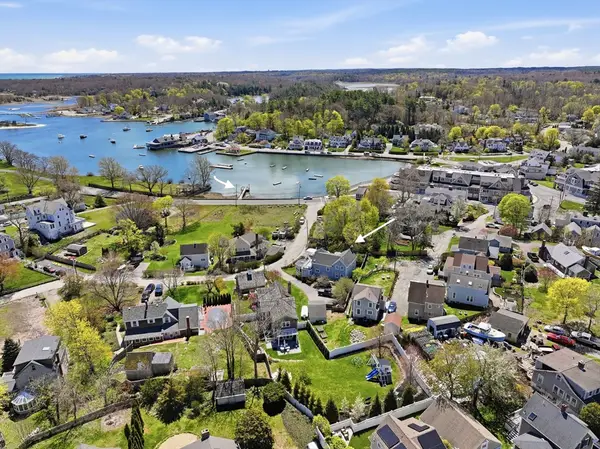 14 Stockbridge St, Cohasset, MA 02025