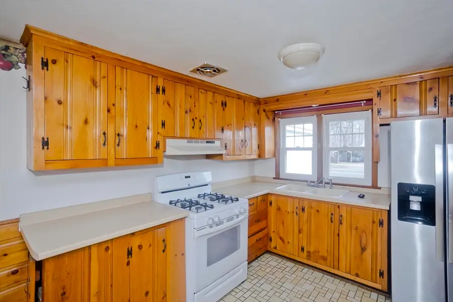 185 East St, Springfield, MA 01104 - #3