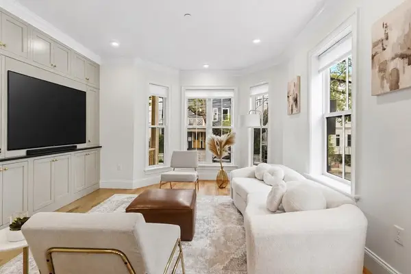 18 Tufts St #1, Cambridge, MA 02139