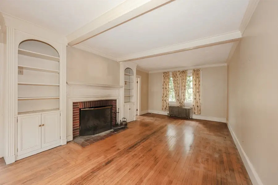 8 Crescent Hts, Fitchburg, MA 01420 - #2