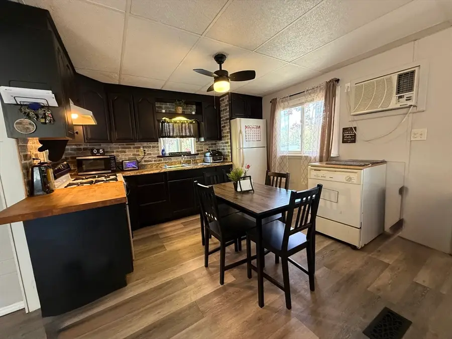 37 Grouse Dr, Chicopee, MA 01020 - #3