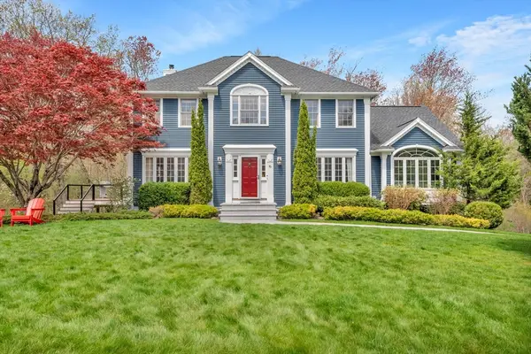 43 Oxbow Cir, North Andover, MA 01845