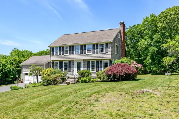 7 Woodleigh Rd, Natick, MA 01760
