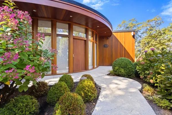 17 Deer Run, Wayland, MA 01778