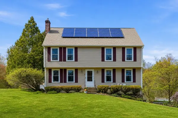 8 Villanova Dr, Westford, MA 01886