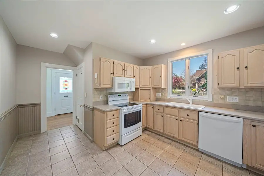 25 Hobart Ave, Braintree, MA 02184 - #3