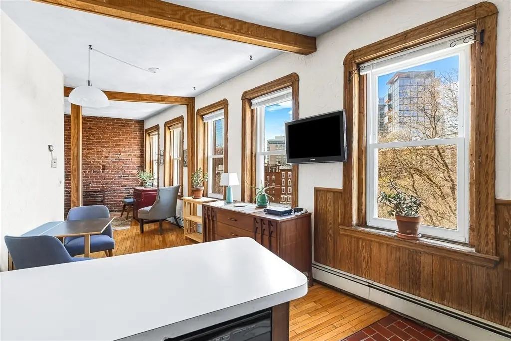 31 Snow Hill St #3, Boston, MA 02113 - #1