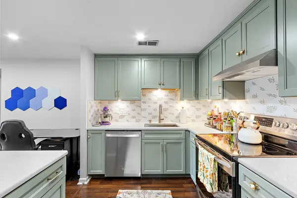 350 Neponset #M, Canton, MA 02021