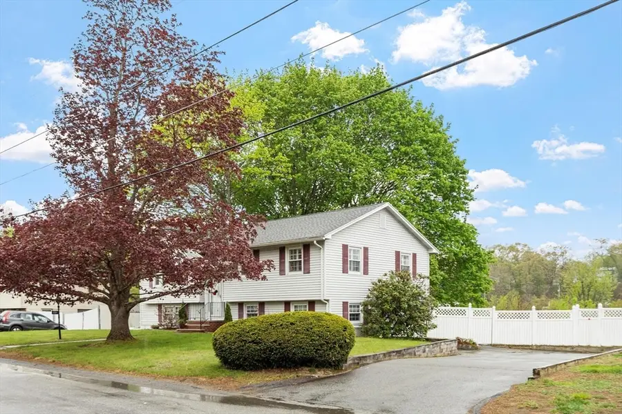 134 River Rd, Lowell, MA 01852 - #2