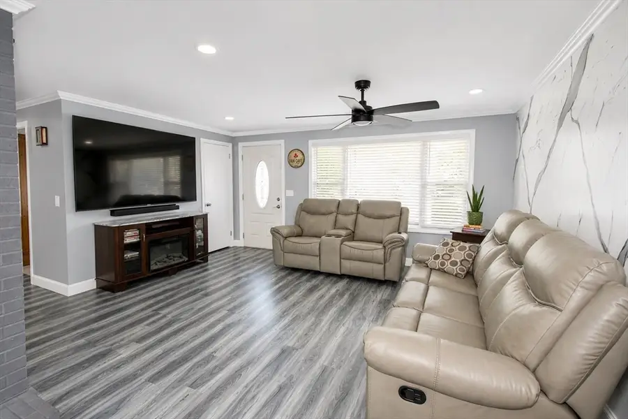 44 Schley St, Chicopee, MA 01020 - #3