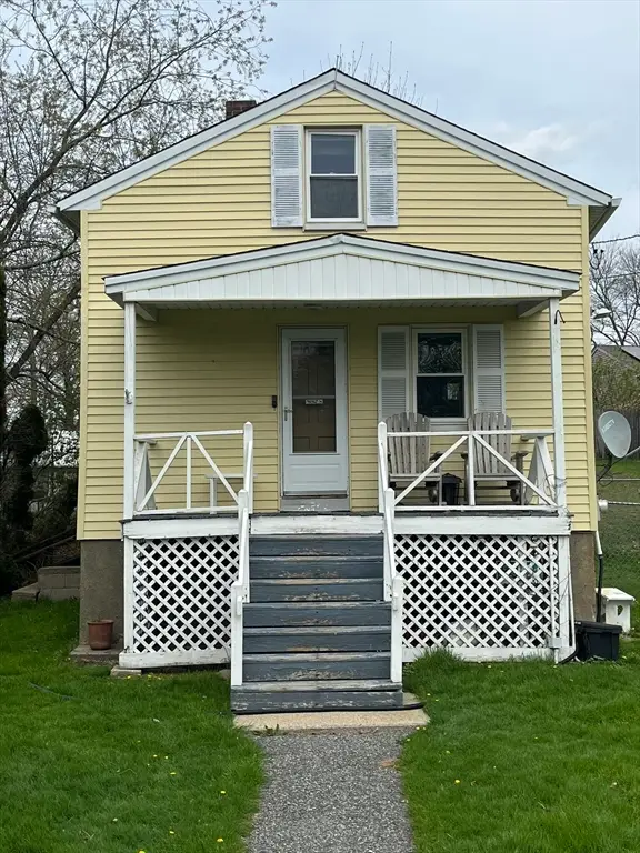 62 Hull St, Seekonk, MA 02771