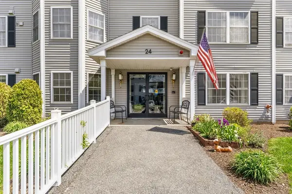 24 Greenleaves Dr #406, Amherst, MA 01002